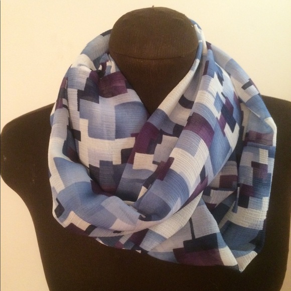 Handmade Abstract Design Blue Infinity Scarf - Picture 4 of 5